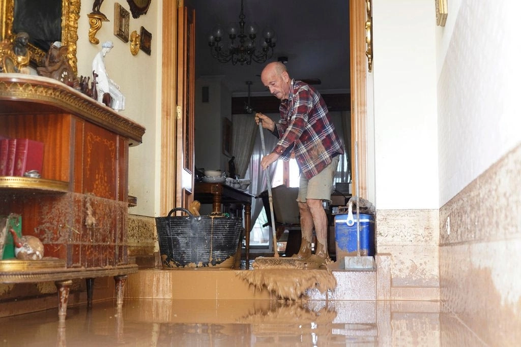 Ισπανία: Στο έλεος της κακοκαιρίας η Βαλένθια – Πλημμύρες 3 μέτρων προκάλεσαν τρομακτικές καταστροφές (Εικόνες)