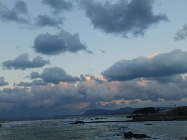 Αλλαγή στο σκηνικό του καιρού με βροχές, καταιγίδες και τα πρώτα χιόνια στα βουνά μας