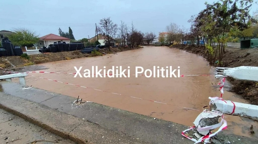 Κακοκαιρία Bora: Δύσκολη Κυριακή ξημέρωσε για τη Χαλκιδική – Δείτε εντυπωσιακό βίντεο που αποτυπώνει την κατάσταση