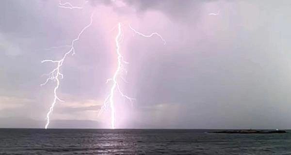 Έντονα φαινόμενα τις επόμενες ώρες στα Δυτικά τμήματα