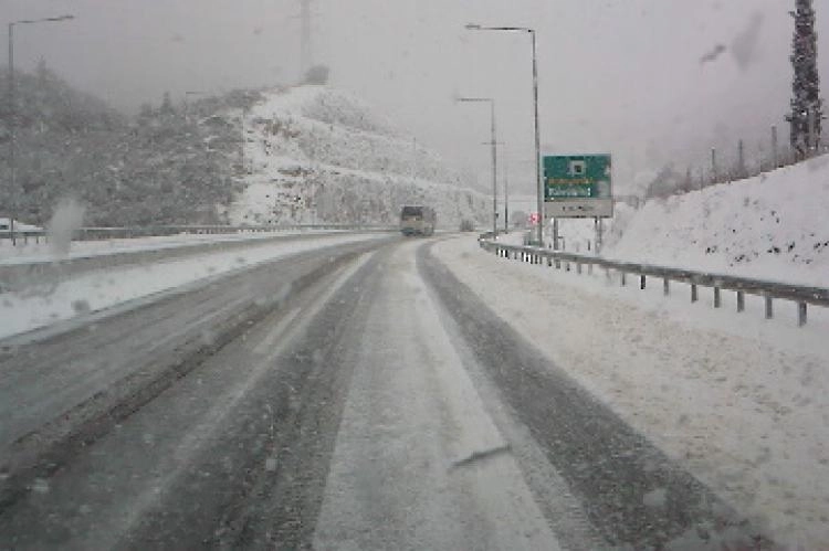 Τοπικές βροχές και πυκνές χιονοπτώσεις κυρίως σε Στερεά και Πελοπόννησο