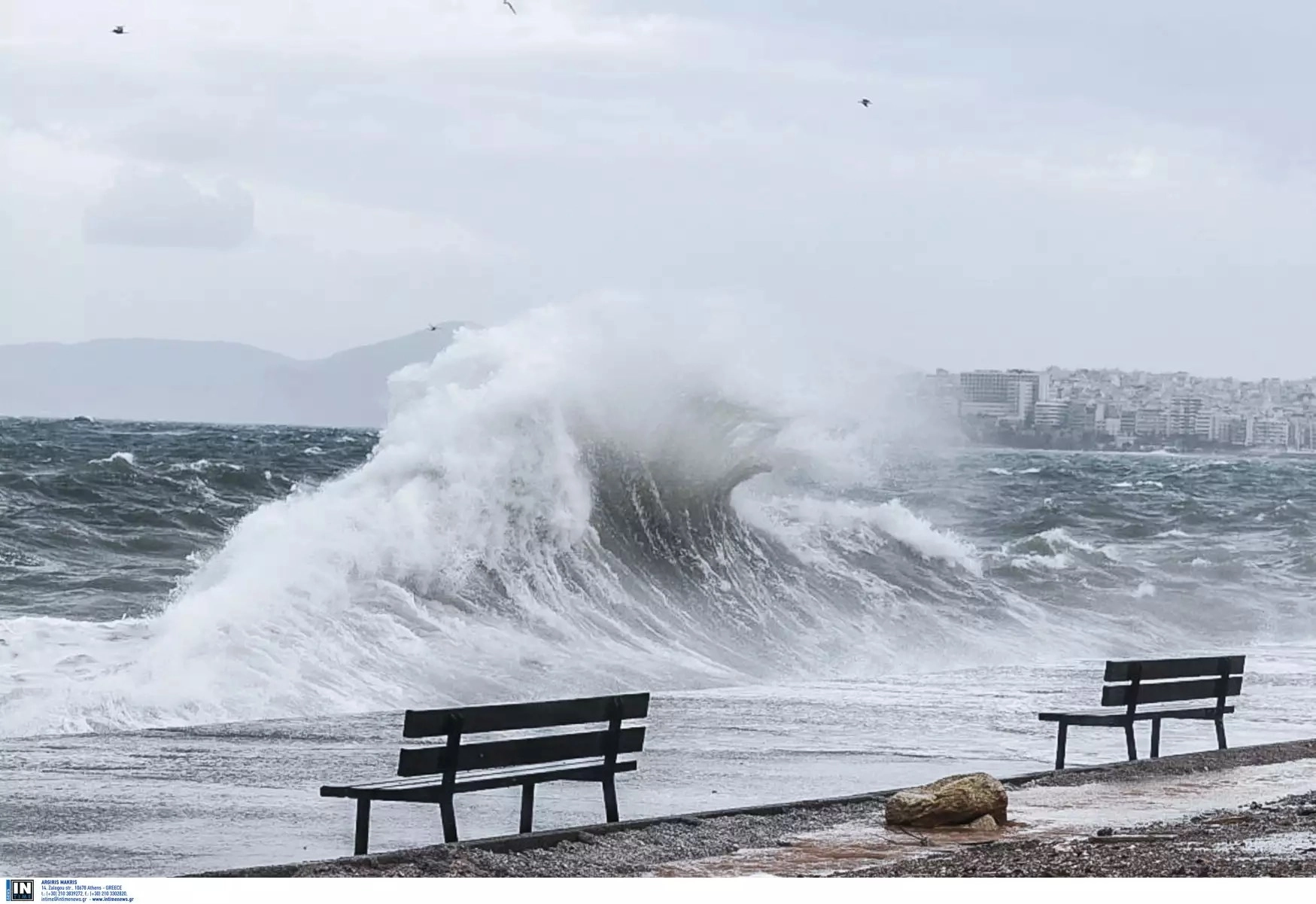 Θυελλώδεις βοριάδες-Χαμηλές θερμοκρασίες-Νεφώσεις με τοπικές βροχές και λίγα χιόνια