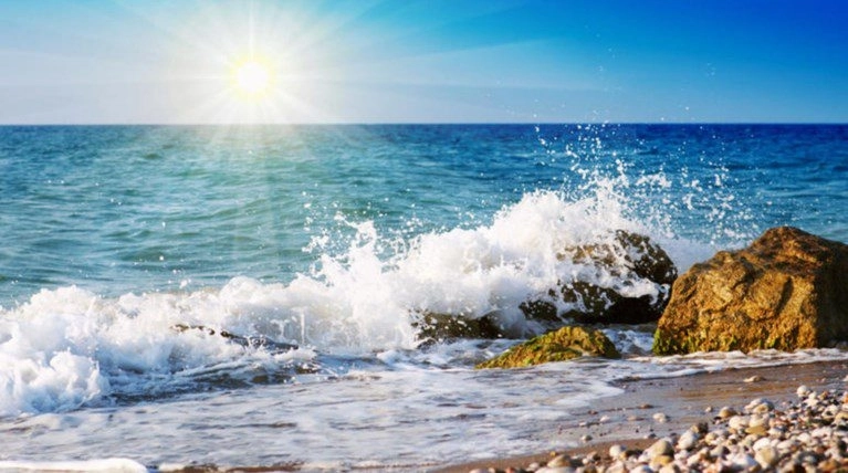 Επιμονή του μελτεμιού στο Αιγαίο, μικρή άνοδο του υδραργύρου και λίγες μπόρες στα ορεινά τη νέα εβδομάδα