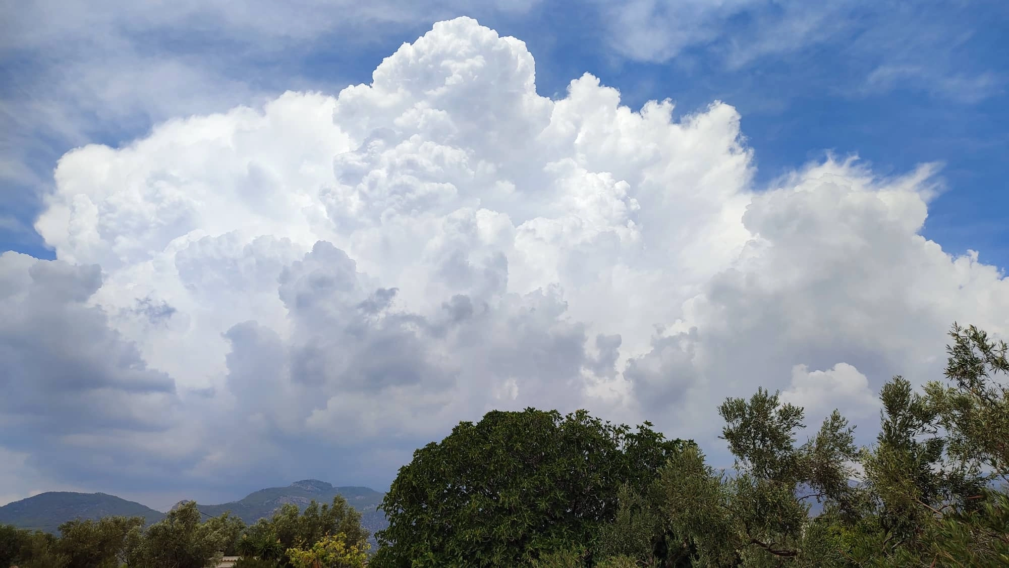 Λίγες μπόρες στα ηπειρωτικά ορεινά τη νέα εβδομάδα