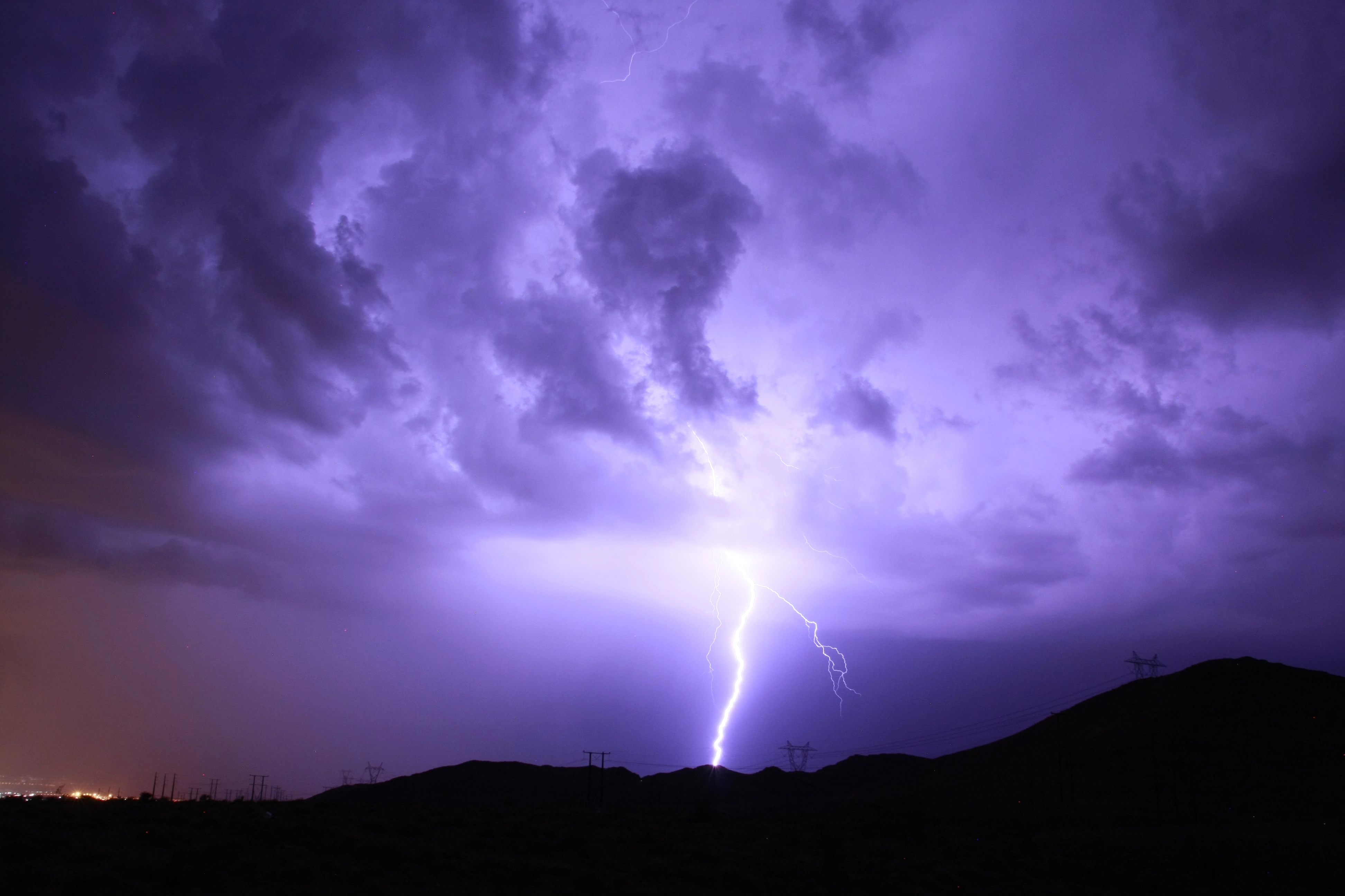 ⚡Σημαντική κακοκαιρία στην χώρα τη Δευτέρα 10-11-25