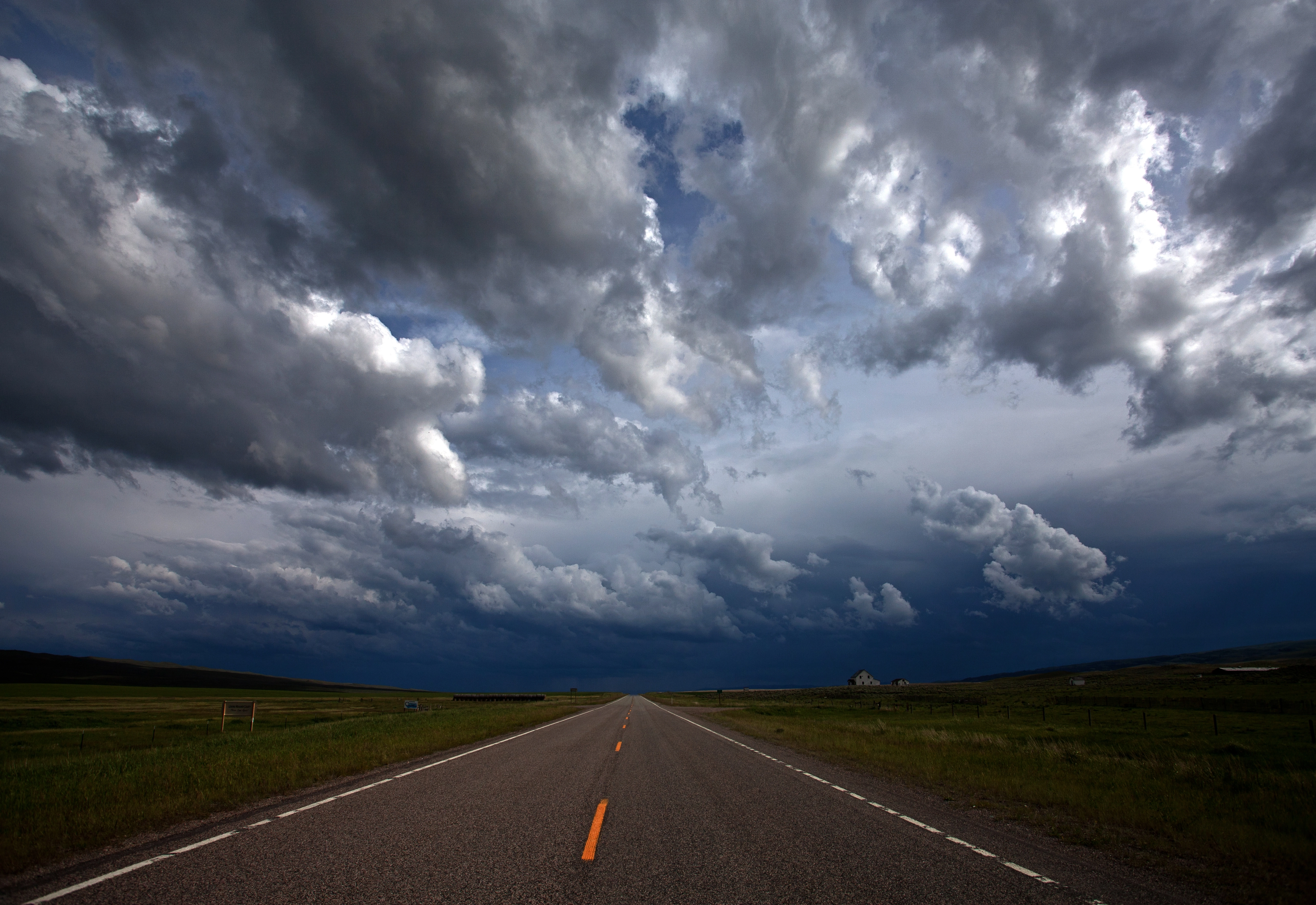 Αστατος καιρός κατά τόπους με 🌊 ισχυρούς νοτιάδες στα Πελάγη την Τρίτη 18/11/25