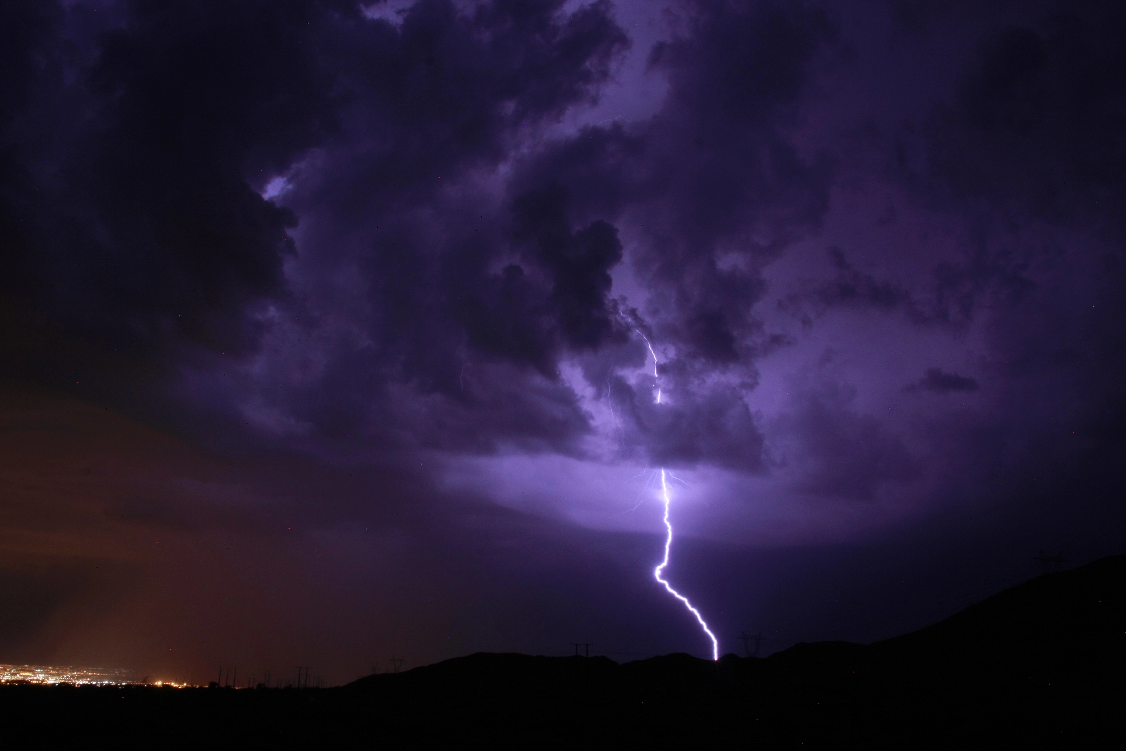 ⚡Σποραδικές καταιγίδες στα νότια τμήματα τη Τρίτη 30-12-25