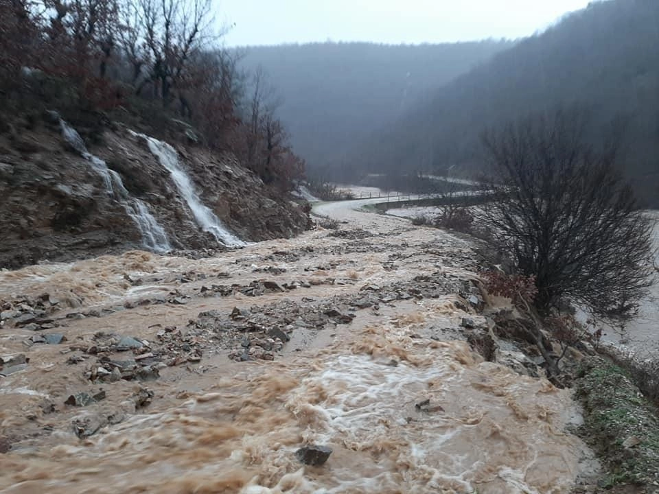 Σοβαρά πλημμυρικά φαινόμενα στην Θράκη ( ΕΒΡΟΣ, ΡΟΔΟΠΗ) Οχι άσκοπες μετακινήσεις.