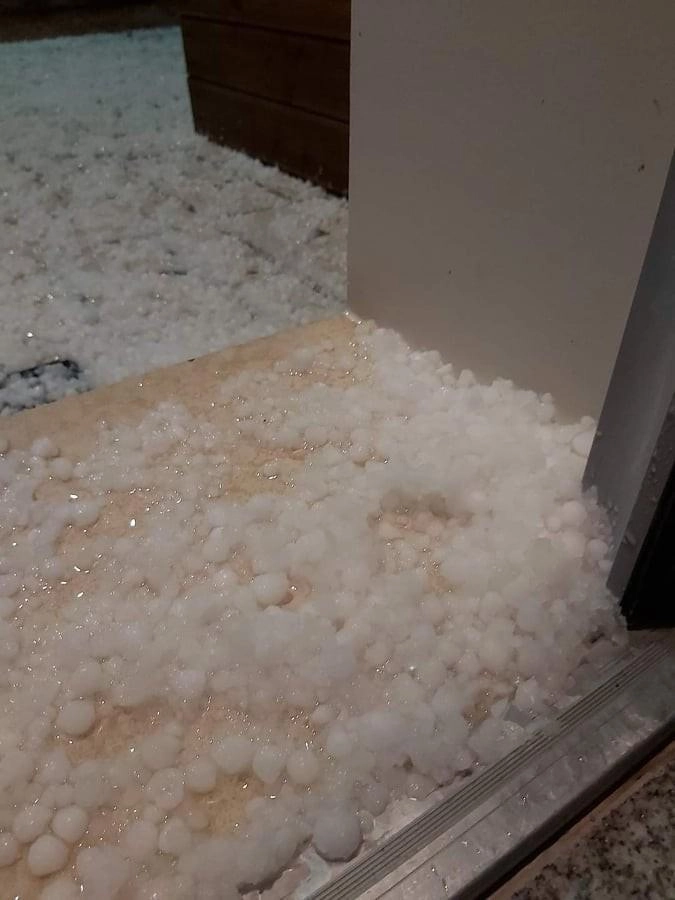 Το έστρωσε όχι από χιόνι αλλά από χαλάζι στην Λευκάδα.