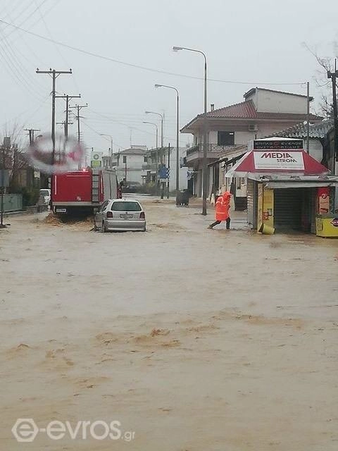 Σοβαρά προβλήματα από τις ισχυρές βροχοπτώσεις στην Έβρο.