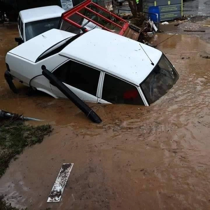 Μεγάλες καταστροφές στο Izmir 