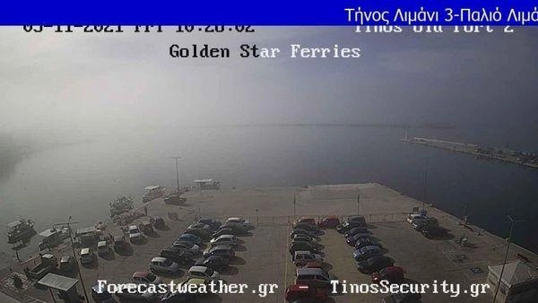 Η ομίχλη τύλιξε το νησί της Σύρου (Εικόνες)