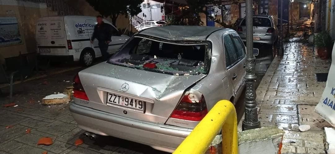 Ζημιές από το πέρασμα ανεμοστρόβιλου στην Κορώνη.