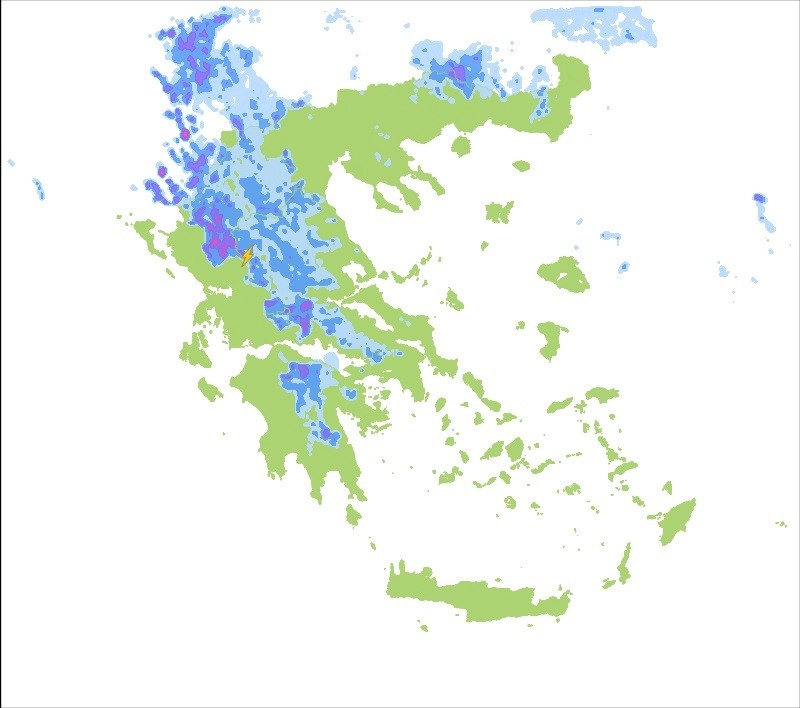 Τοπικές βροχές και καταιγίδες θα εκδηλωθούν αύριο Δευτέρα. Δελτίο καιρού 16/5/2022.