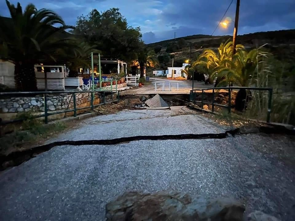 Σε κατάσταση εκτάκτου ανάγκης η Σκύρος. Δύσκολη η κατάσταση και στην Σκόπελο. Δείτε εικόνες.