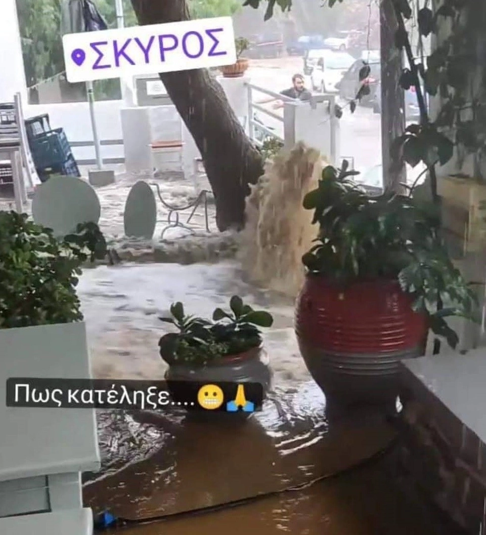 Σε κατάσταση εκτάκτου ανάγκης η Σκύρος. Δύσκολη η κατάσταση και στην Σκόπελο. Δείτε εικόνες.