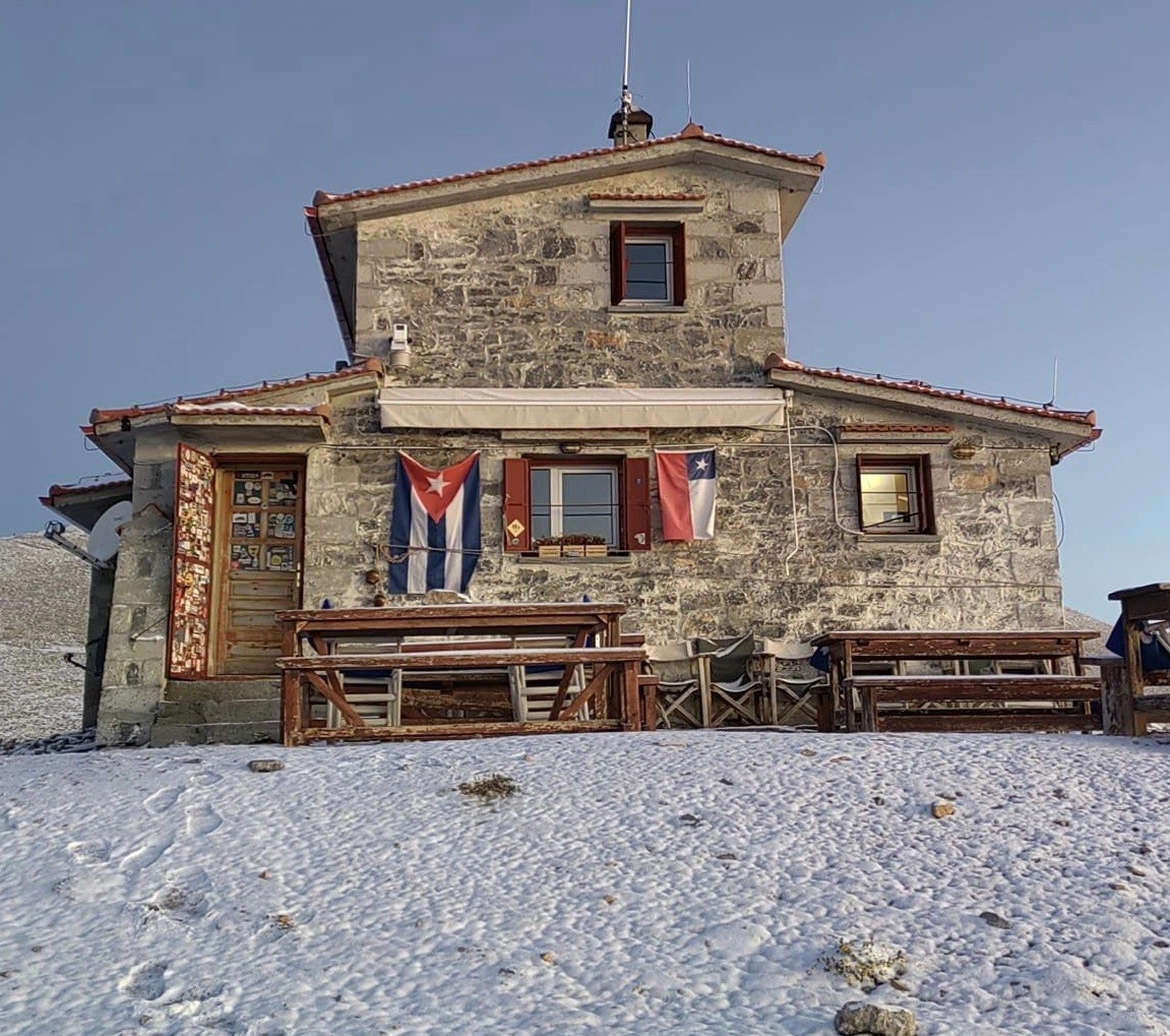 Στα λευκά ντύθηκε ο Όλυμπος. Δείτε μαγικές εικόνες.