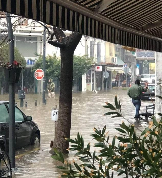 Νομός Πέλλας : Πλημμύρισε όλη η Αριδαία από την σφοδρή βροχόπτωση - Κλειστά αύριο τα σχολεία (video)