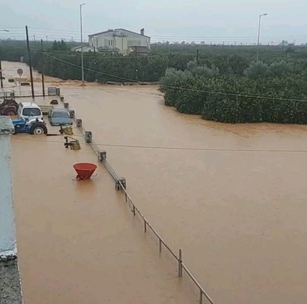 Χάος από την κακοκαιρία στην Λακωνία : Πλημμύρες, αδιάβατοι δρόμοι και μεγάλες ζημιές στον δήμο Ευρώτα (video)