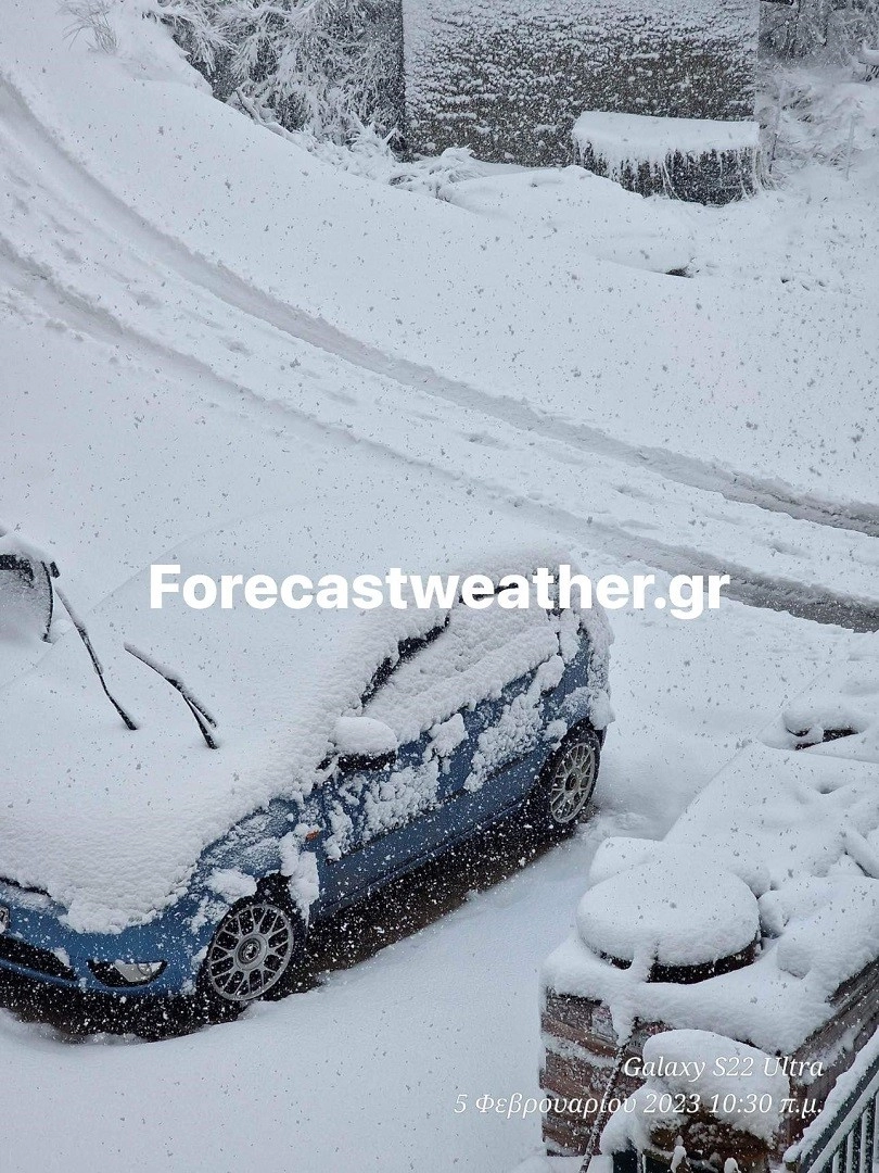 Εύβοια : Που χρειάζονται αλυσίδες και που παρατηρούνται προβλήματα - Πυκνό χιόνι έπεσε και στην Χαλκίδα