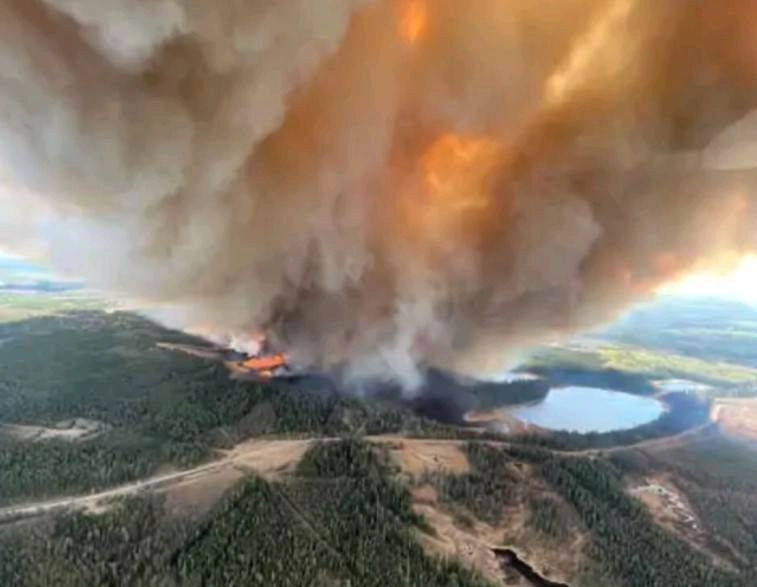 Καναδάς : Δραματική η κατάσταση στην Αλμπέρτα - 108 πυρκαγιές και 30.000 άνθρωποι εγκατέλειψαν τα σπίτια τους