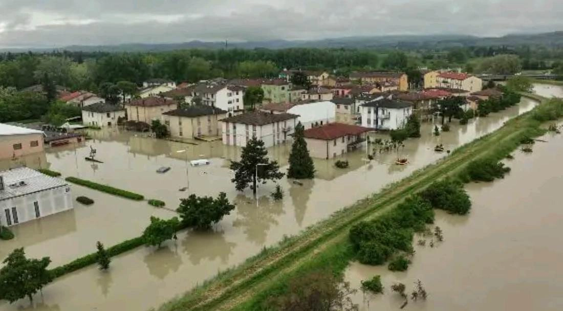 Ιταλία : Σφοδρή χαλαζόπτωση στο Πιεμόντε - Ισχυρές βροχές σε πολλές περιοχές - Χιονοπτώσεις στις Δολομιτικές Άλπεις