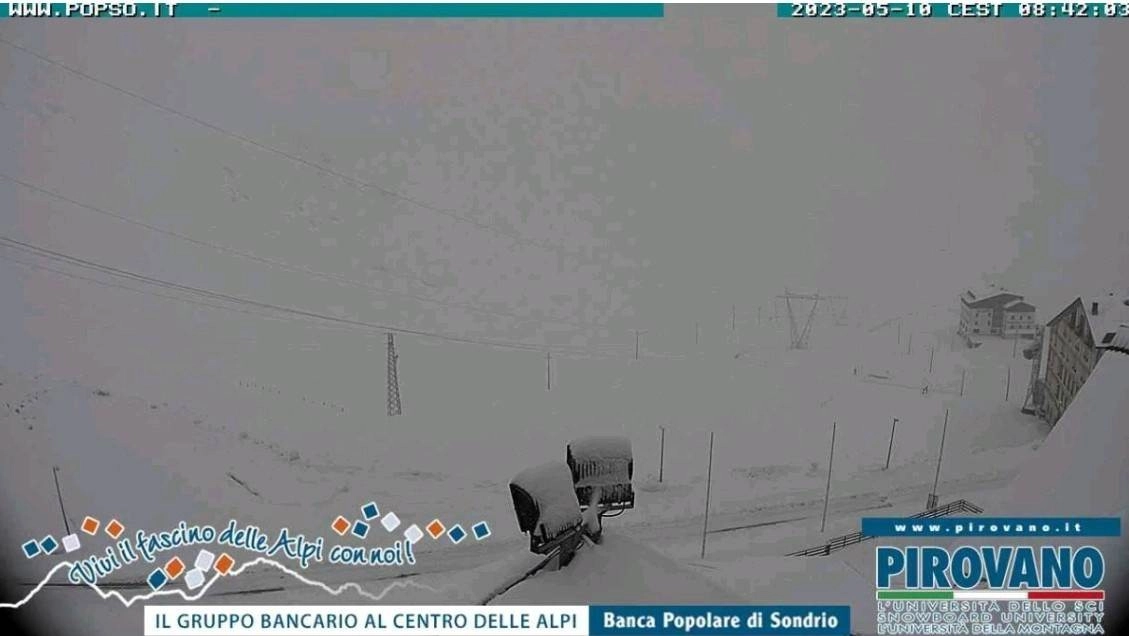 Ιταλία : Σφοδρή χαλαζόπτωση στο Πιεμόντε - Ισχυρές βροχές σε πολλές περιοχές - Χιονοπτώσεις στις Δολομιτικές Άλπεις (video)