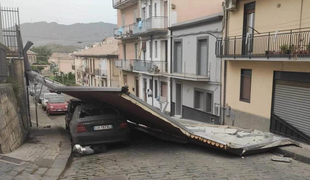 Κυκλώνας Νίνο στην Ιταλία : Πλημμύρες στην Περιφέρεια Πιεμόντε και σφοδροί άνεμοι στην Σικελία - Ένας νεκρός και πολλές ζημιές (video)