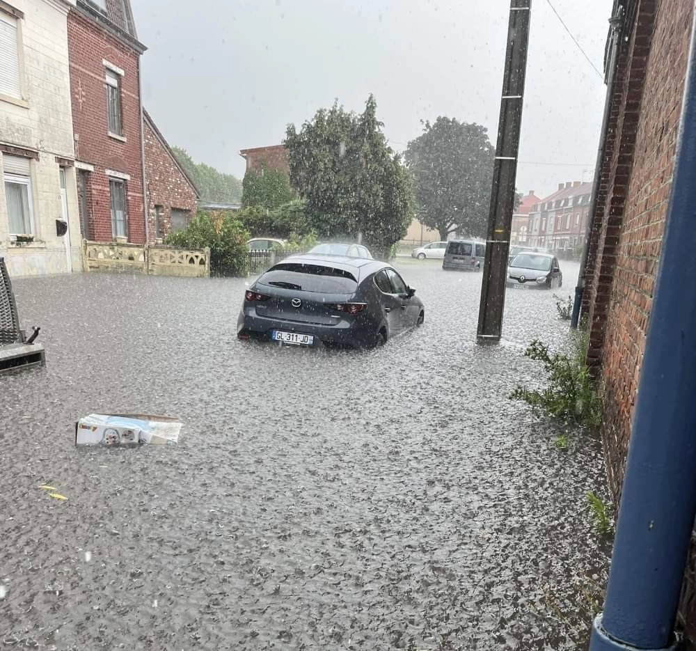 Γερμανία : Ανεμοστρόβιλος προκάλεσε χθες την νύχτα αρκετές ζημιές στο Ρούσελσχαϊμ - Προειδοποίηση για εξαιρετικά ισχυρά φαινόμενα αύριο