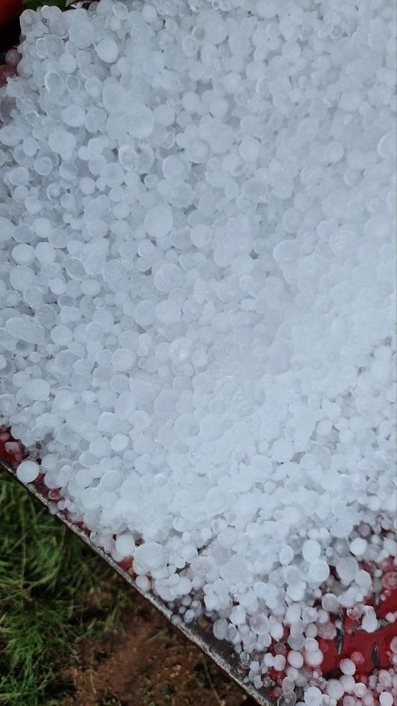 Σφοδρή χαλαζόπτωση στην Ανατολική Εορδαία : Έπεσε η θερμοκρασία από τους 29 βαθμούς κελσίου στους 15 μέσα σε λίγα λεπτά