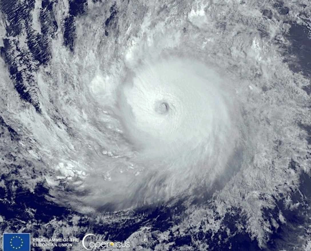 Χαβάη : Εικόνες αποκάλυψης από τον τυφώνα Ντόρα και τις πυρκαγιές - 53 νεκροί και πάνω από 11.000 εγκατέλειψαν τα σπίτια τους