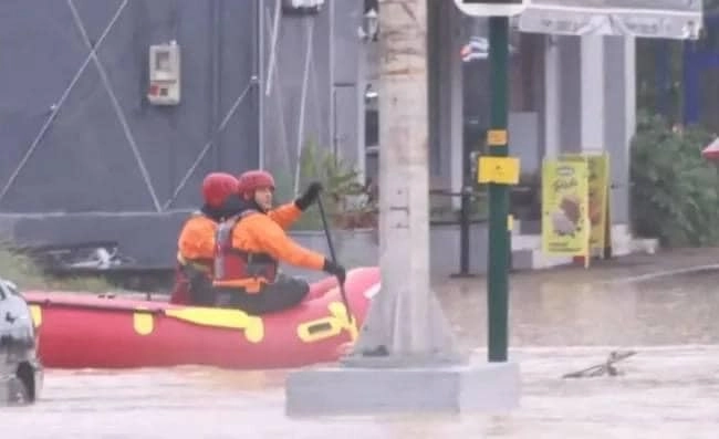 Συναγερμός σε Βόλο, Πήλιο - Ένας νεκρός, εγκλωβισμένοι και σκηνές χάους
