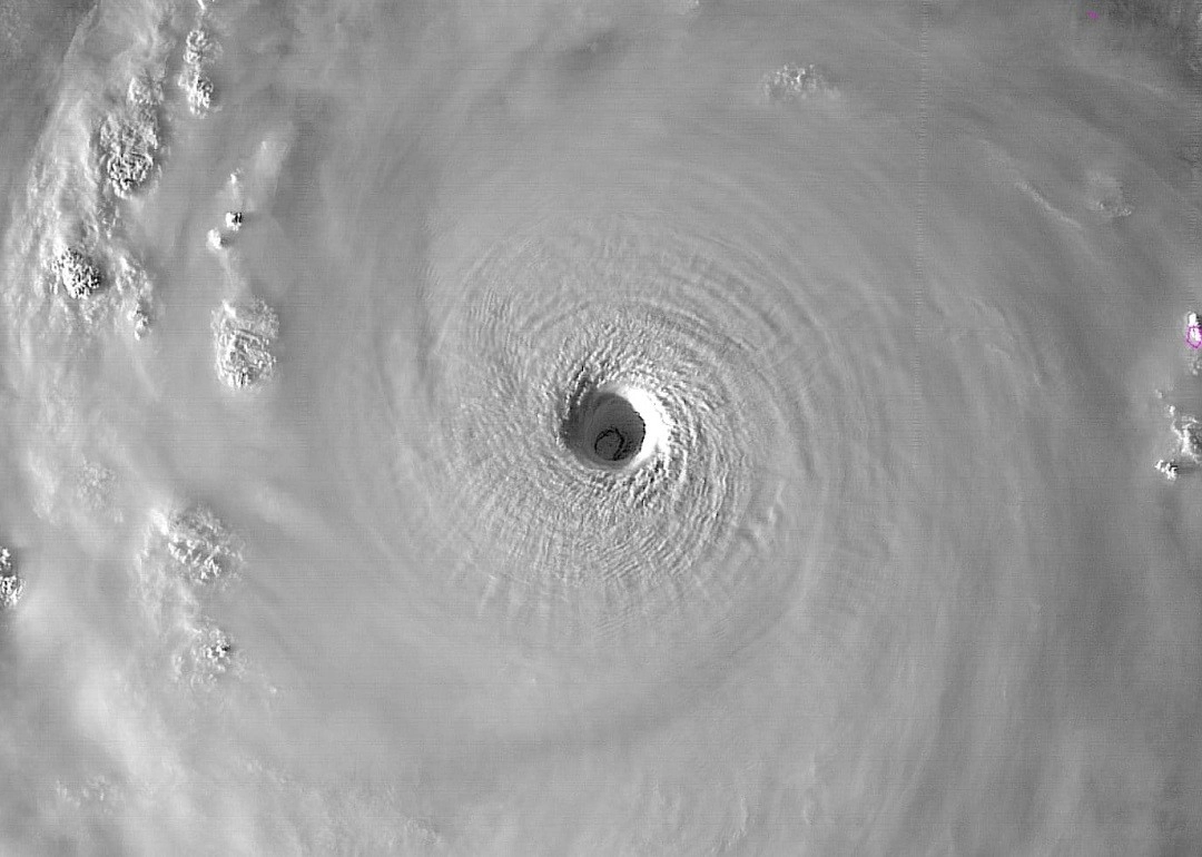 Τυφώνας Μπολάβεν στον Ειρηνικό Ωκεανό : Η 2η ισχυρότερη καταιγίδα στον πλανήτη για φέτος με ριπές ανέμων που αγγίζουν τα 345 χλμ/ώρα