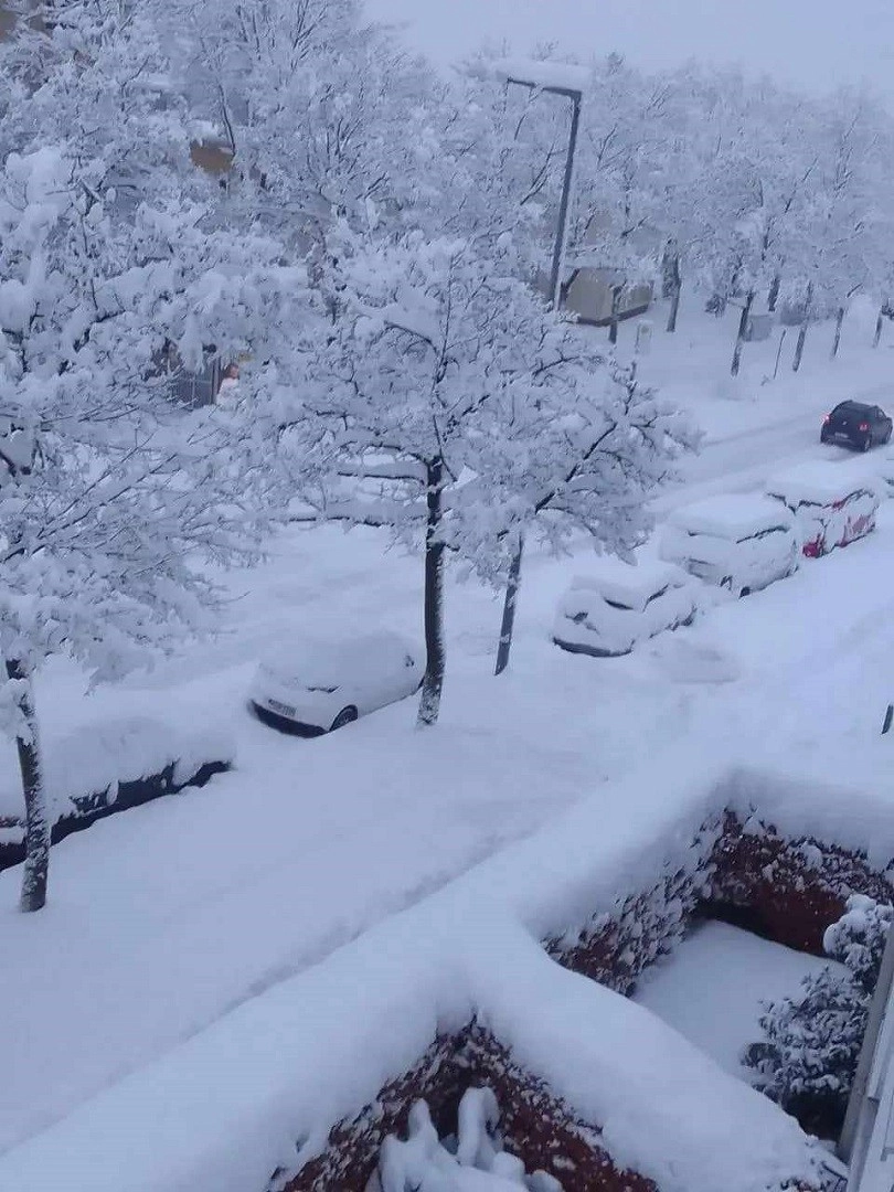 Ιταλία : Ανέμους έως 223χλμ/ώρα προκάλεσε στην Μόντενα η καταιγίδα Ciro που πλήττει με σφοδρές χιονοπτώσεις την Γερμανία και την Αυστρία