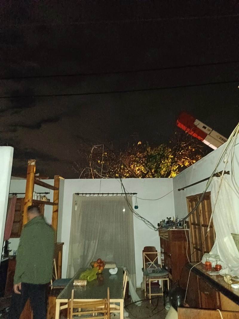 Ανεμοστρόβιλος διέλυσε σπίτι εξαμελούς οικογένειας στην Βάρη.