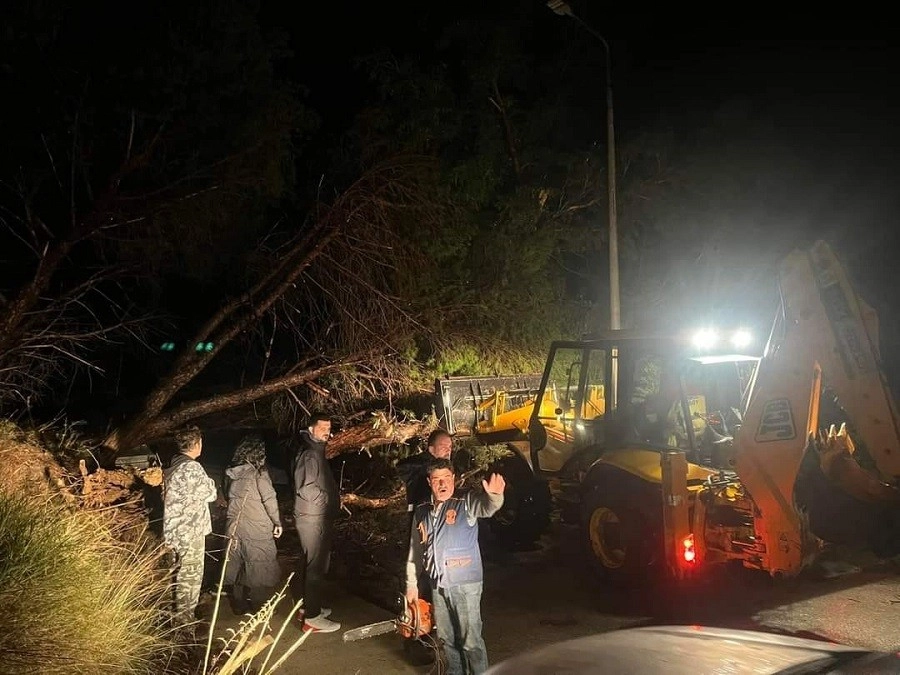 Ανεμοστρόβιλος χτύπησε την πόλη της Ρόδου. Δείτε το Βίντεο.