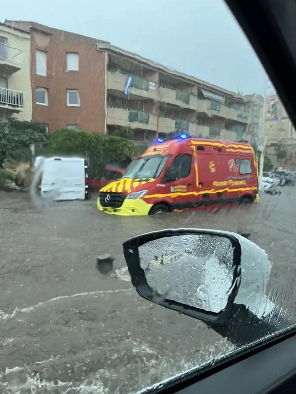 Κακοκαιρία στην Γαλλία, πλημμύρες στη Μασσαλία μετά τη μεγαλύτερη καταιγίδα στην πόλη από το 2021