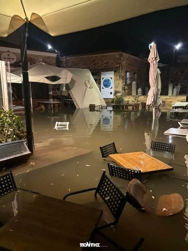 Σοβαρά προβλήματα στο νησί της Χίου από το ισχυρό πέρασμα της καταιγίδας.