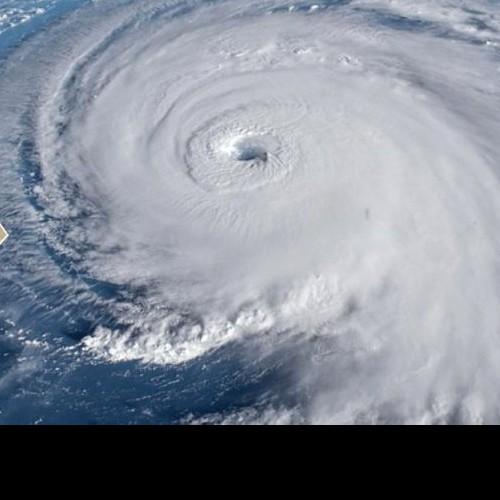 Τροπικοί τυφώνες, αυξάνονται συνεχώς σε πλήθος και μέγθος.