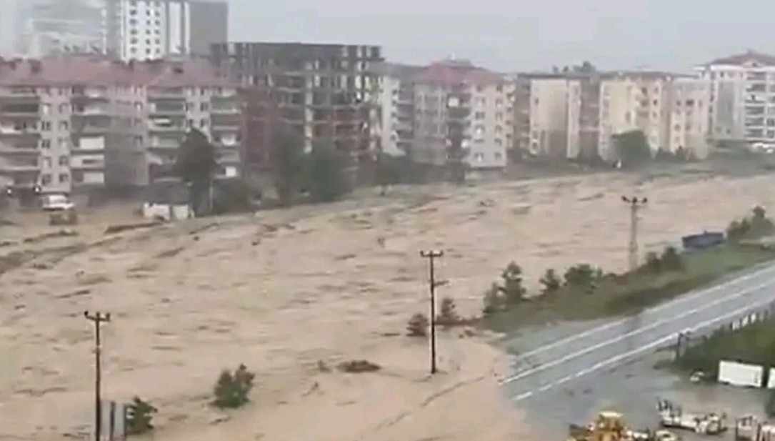 Καταστροφικές πλημμύρες και ισχυροί άνεμοι πλήττουν το Ζονγκουλντάκ της Τουρκίας : Δεκάδες οι νεκροί και οι αγνοούμενοι