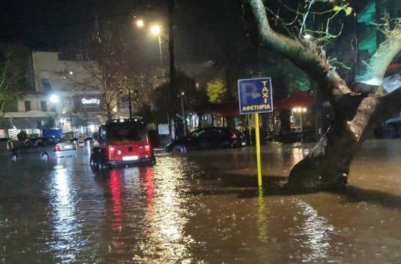 Νομός Πέλλας : Πλημμύρισε όλη η Αριδαία από την σφοδρή βροχόπτωση - Κλειστά αύριο τα σχολεία (video)